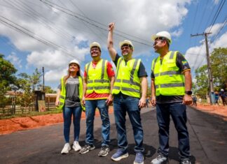 Roberto Cidade acompanha o andamento das obras de pavimentação em Autazes