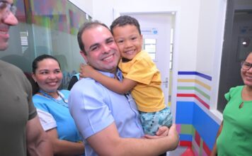 Governador Roberto Cidade acompanha ações de saúde voltadas a crianças e idosos neste sábado