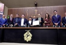 Adjuto Afonso homenageia ACA pelos 155 anos e entrega lei que reconhece a entidade como Patrimônio Cultural