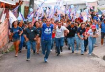 Roberto Cidade destaca propostas para a educação durante caminhada no Santo Agostinho