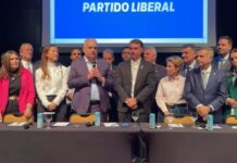 Flávio Bolsonaro escolhe Alfredo Gaspar para ser seu vice na eleição presidencial