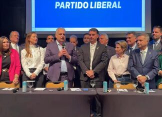 Flávio Bolsonaro escolhe Alfredo Gaspar para ser seu vice na eleição presidencial