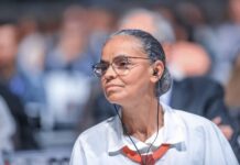 Homem tenta agredir Marina Silva durante caminhada de campanha de Haddad