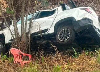 Colisão entre dois carros deixa quatro pessoas feridas na BR-174