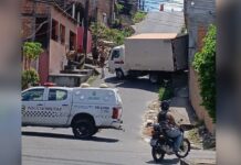 Caminhão desgovernado atinge casa no bairro Parque das Nações, em Manaus