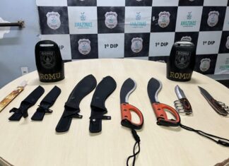 Homem é detido com facões após ameaçar e tentar atacar vítima em Manaus