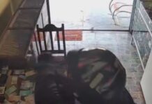 Vídeo mostra suspeito deixando loja de joias após assalto e fugindo em Manicoré Vídeo mostra suspeito deixando loja de joias após assalto e fugindo em Manicoré