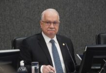 Presidente do STF suspende decisões de Mendonça e Dino sobre comando da PF