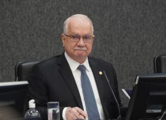 Presidente do STF suspende decisões de Mendonça e Dino sobre comando da PF