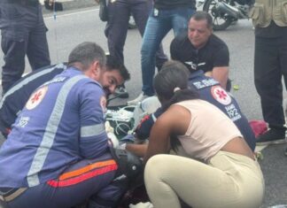 Passageira de moto sofre parada cardíaca após acidente com carreta em Manaus