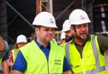 Roberto Cidade inspeciona construção de terminais flutuantes para comunidades do interior do Amazonas
