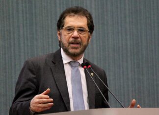 Fora das primeiras posições, Plínio Valério tenta se aproximar da direita após negar ser bolsonarista; veja vídeo