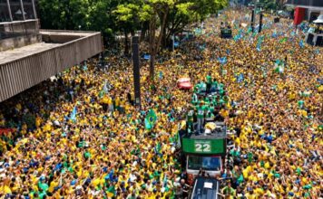 Flávio Bolsonaro participa de mobilização com Nikolas Ferreira e Tarcísio na Paulista
