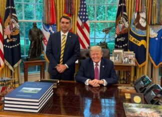 Trump elogia resultado de Flávio Bolsonaro e chama desempenho nas eleições de “grande vitória”