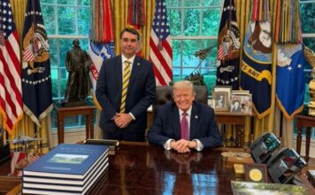 Trump elogia resultado de Flávio Bolsonaro e chama desempenho nas eleições de “grande vitória”